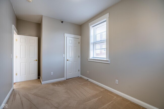 Building Photo - 234 E 9th St