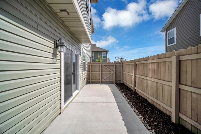 Building Photo - 1652 Halesworth Ln