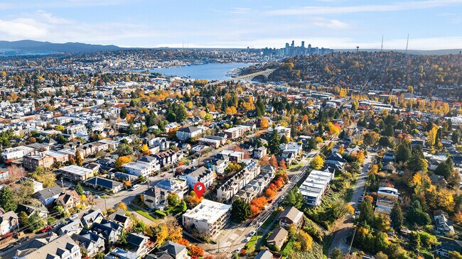 Building Photo - 303 N 44th St