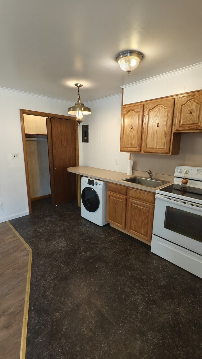 Building Photo - Chestnut Grove Village 13, 14, 15, 16