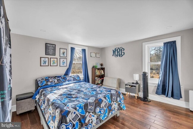 Building Photo - 406 Kings Hwy E