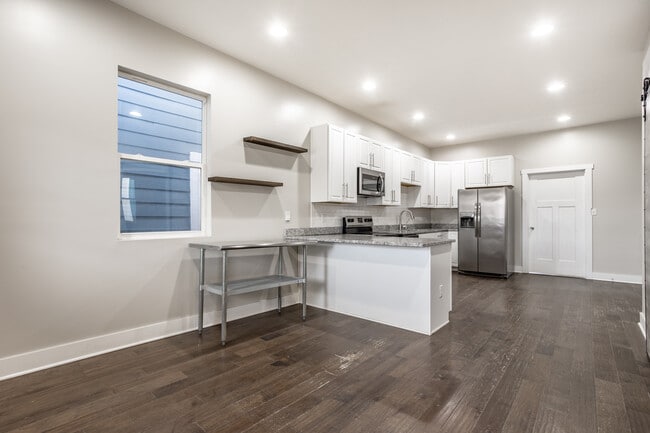 Building Photo - 421 E Morris St