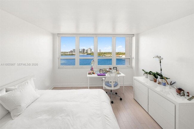 Building Photo - 1 Grove Isle Dr