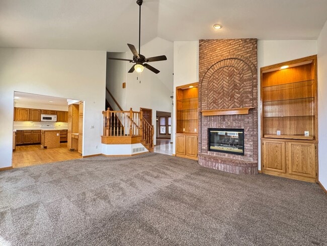 Building Photo - Spacious home in English Ranch