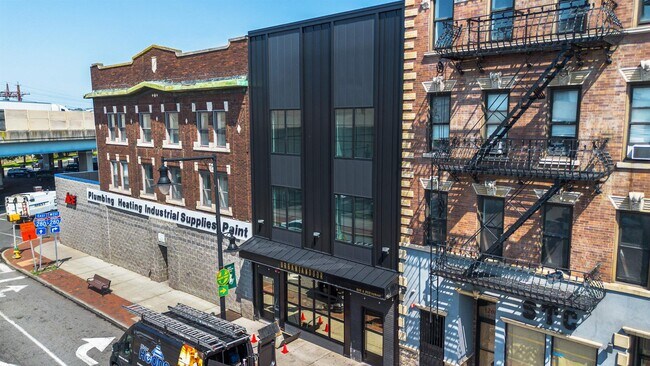 Building Photo - 206 Harrison Ave
