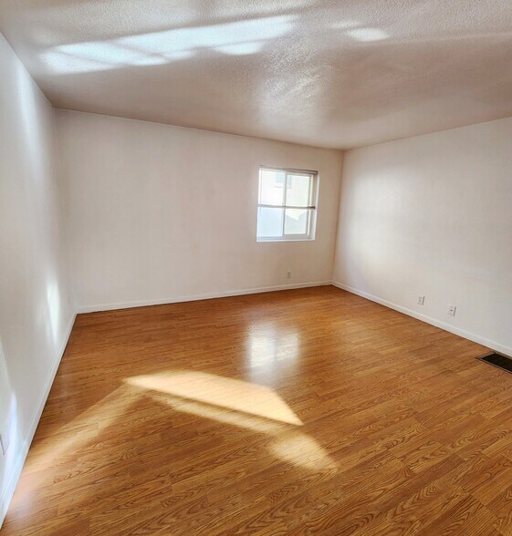 Building Photo - 1074 18th Street