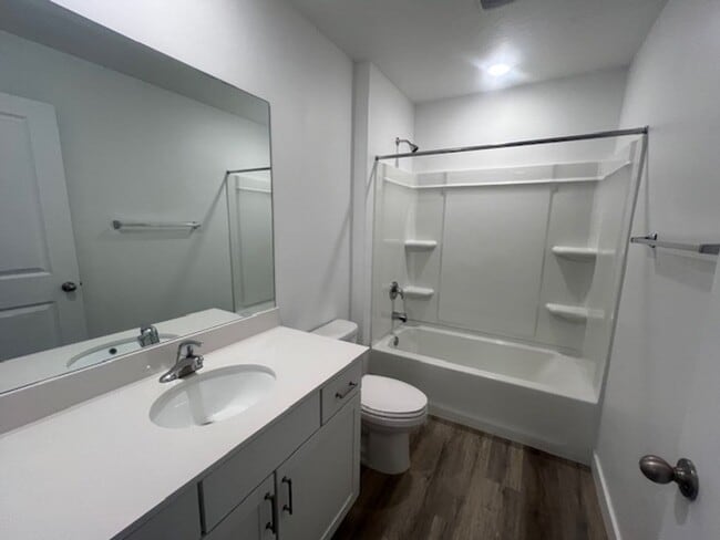 Building Photo - Flexible lease terms!