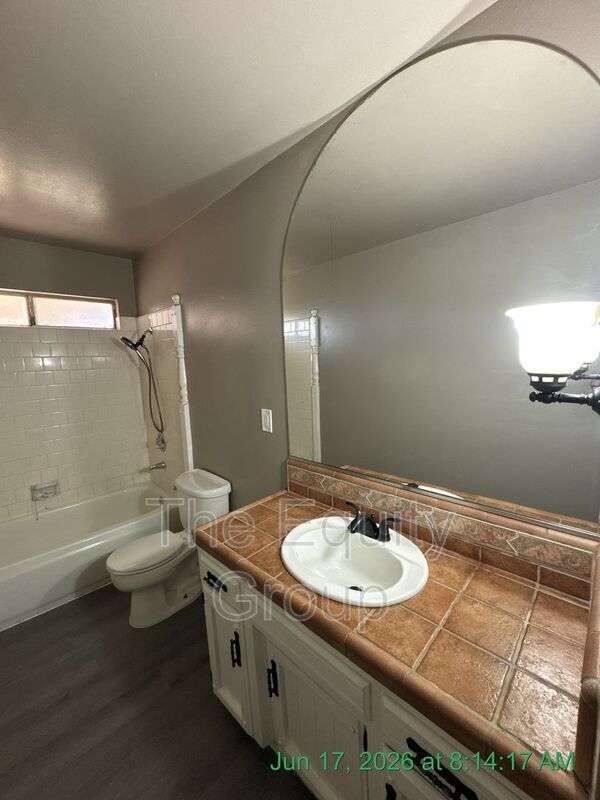 Building Photo - 2601 S Kloth Dr