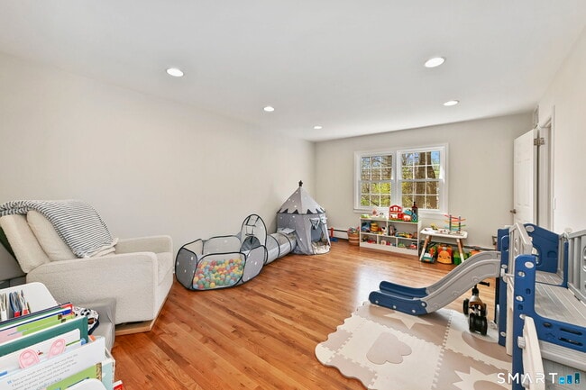 Building Photo - 163 MacGregor Dr