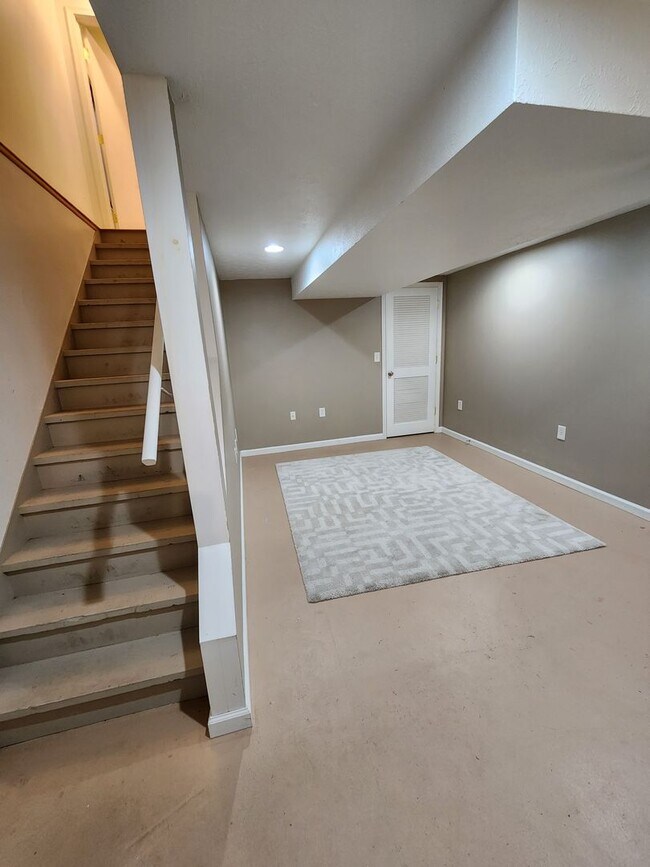 Building Photo - Gorgeous Home For Rent in Ohio City! 2 Master Suites!