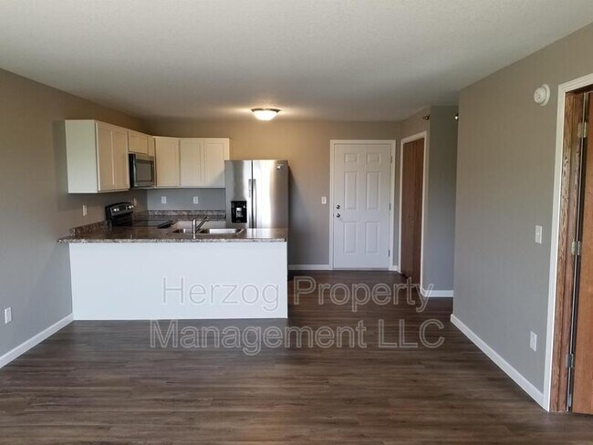 Building Photo - 1880 10th Ave E