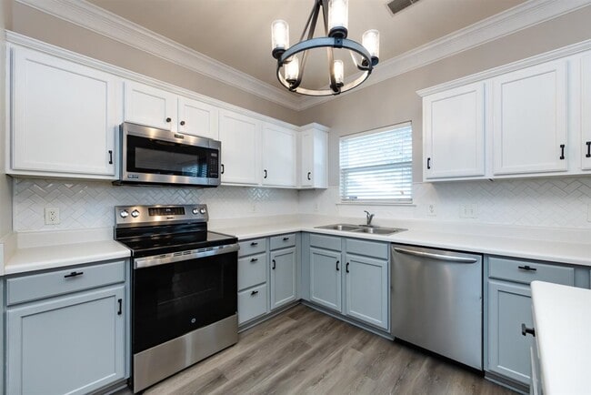 Building Photo - 4811 Sunburst Ln