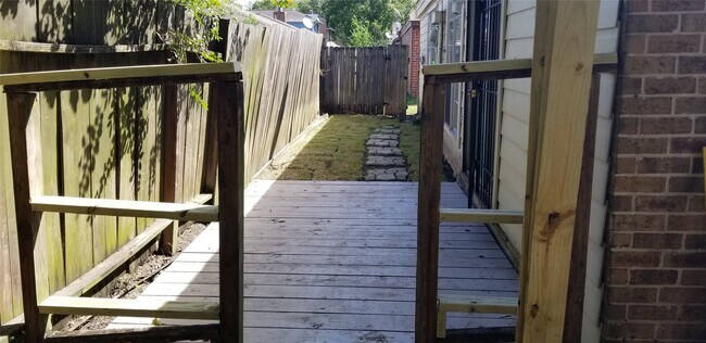 Building Photo - 10822 Lynbrook Dr