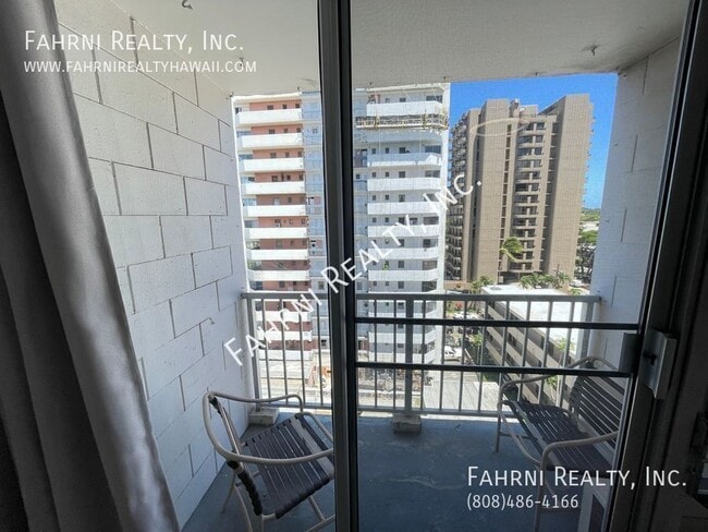 Building Photo - 2509 Ala Wai Blvd