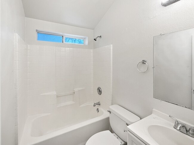 Building Photo - 1019 33rd St