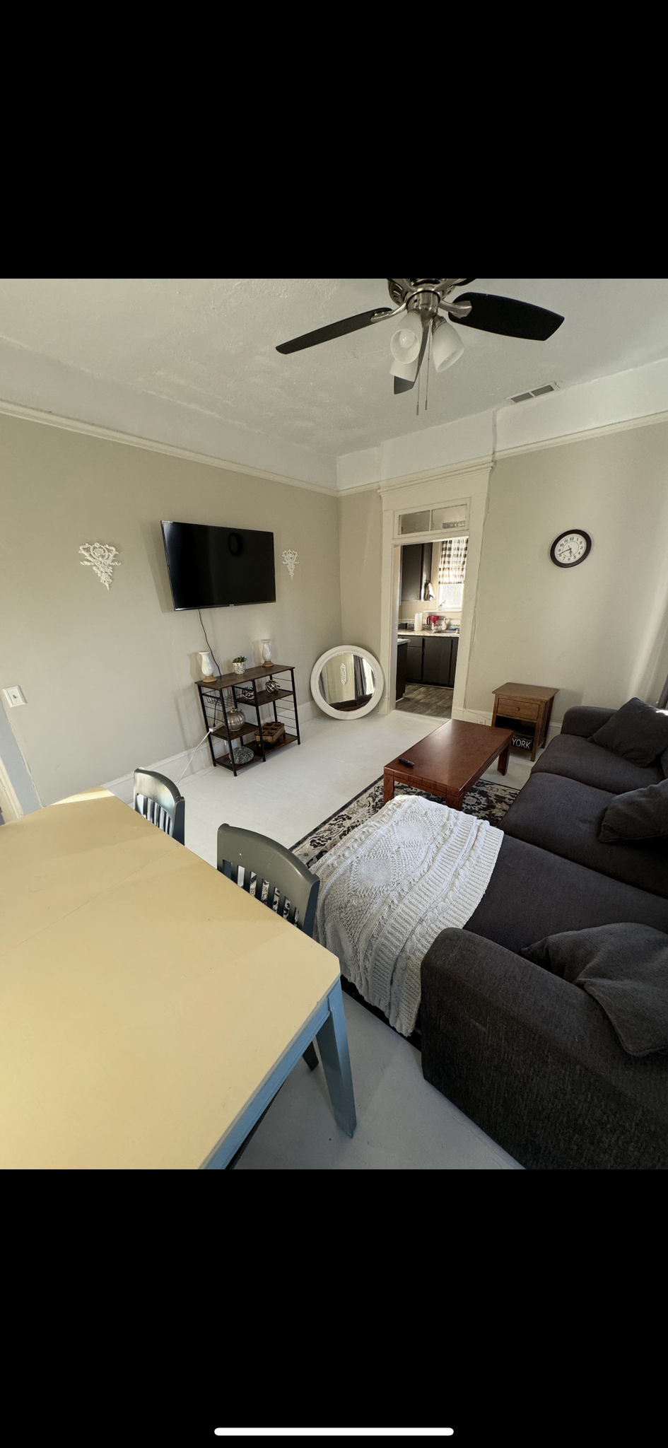 Living room - 115 W 36th St