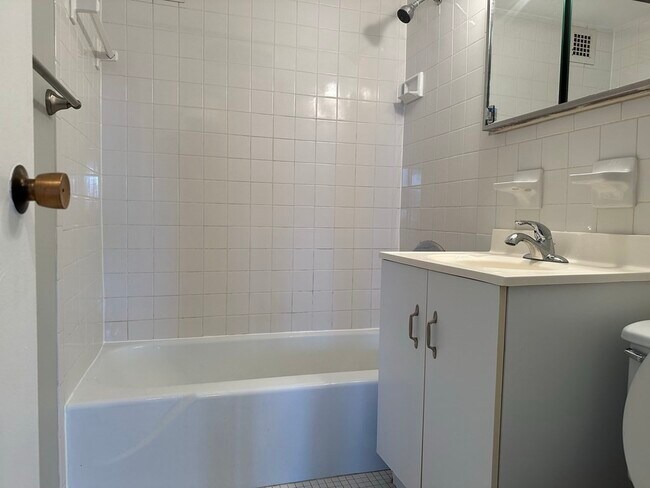 Building Photo - 7 Whittier Pl