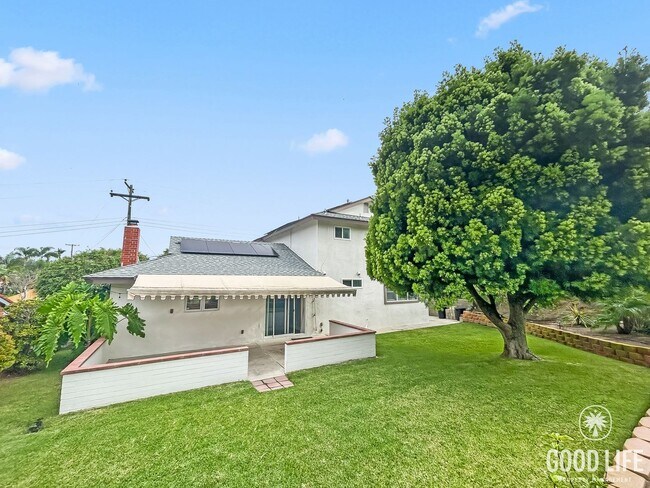 Building Photo - Stunning 4BD/2.5 BA W/ Large Backyard and ...