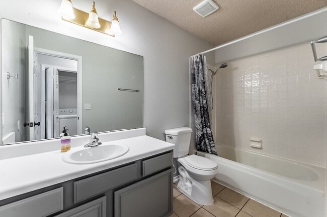 Building Photo - Charming 2-Bed, 2-Bath Rental: Your Cozy R...