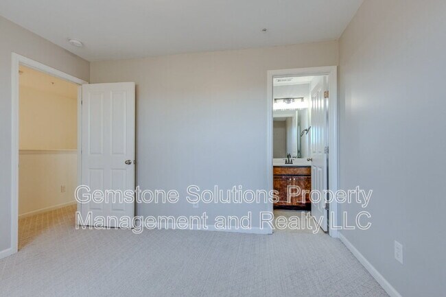 Building Photo - 304 Oldbury Ln