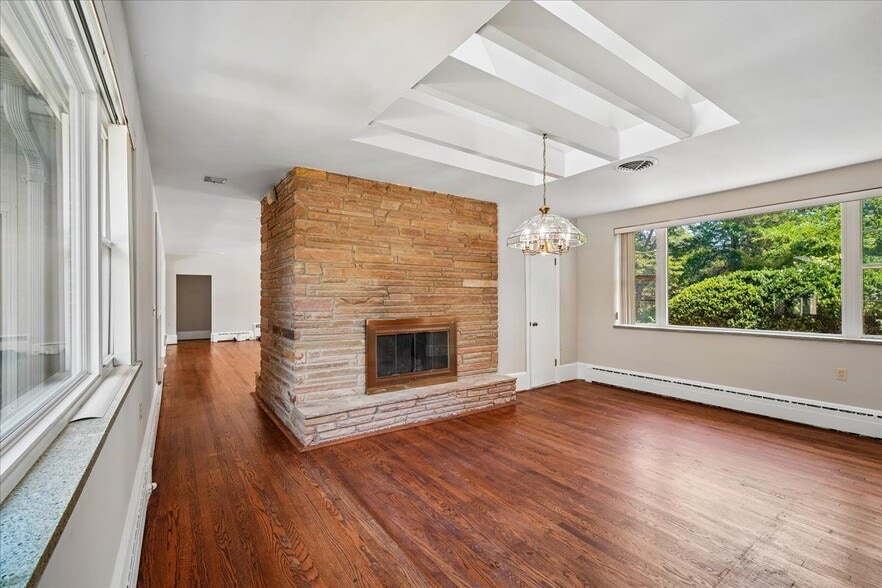 Building Photo - 8106 W Boulevard Dr