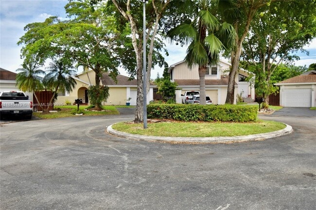 Building Photo - 15015 SW 52nd Ln