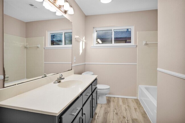 Building Photo - 6 Spurwood Ct