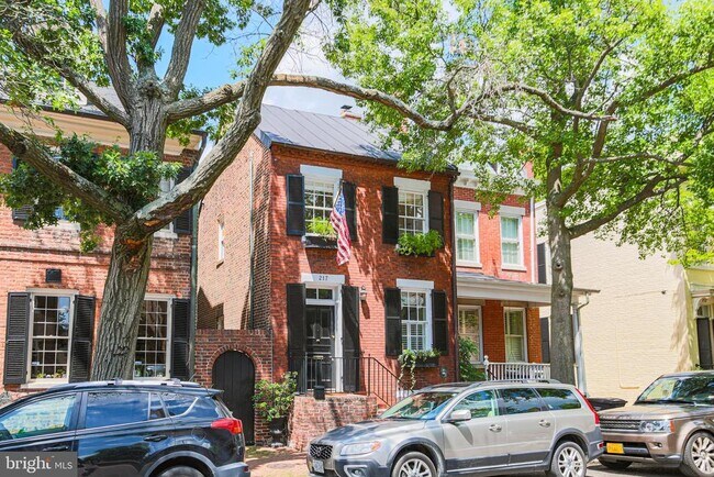 Building Photo - 217 S Lee St