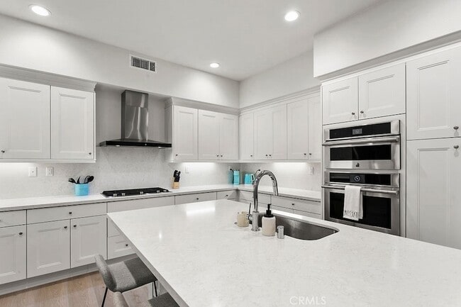 Building Photo - 3440 Doheny Way