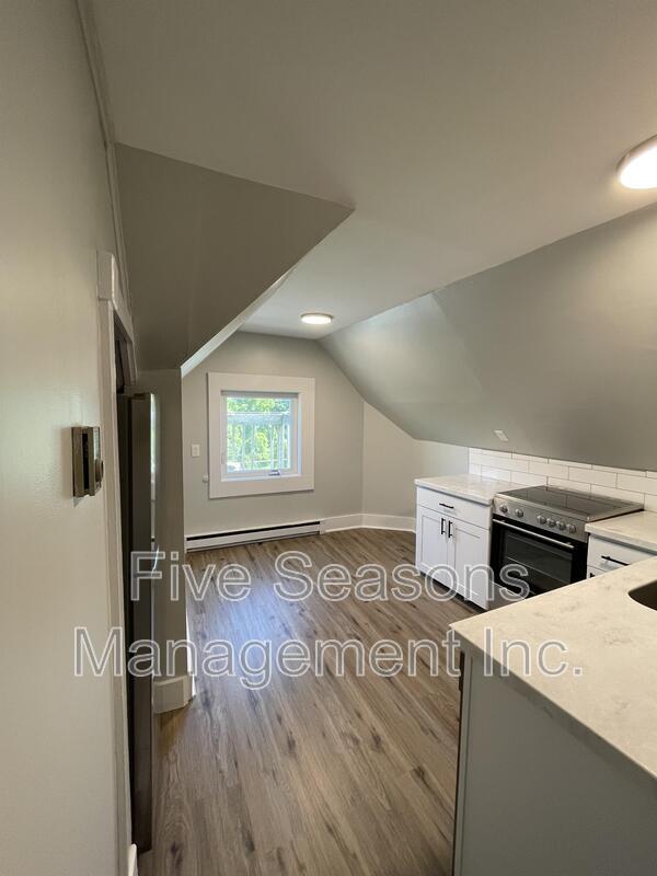 Building Photo - 19 Fletcher Pl
