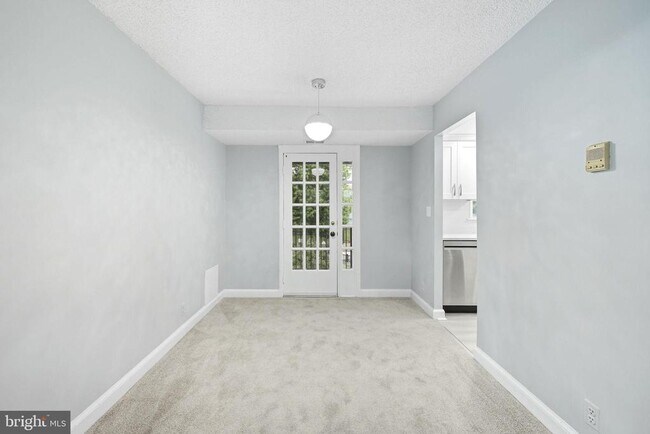 Building Photo - 2856 S Buchanan St