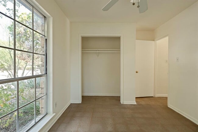 Building Photo - 6709 Tampa Cove