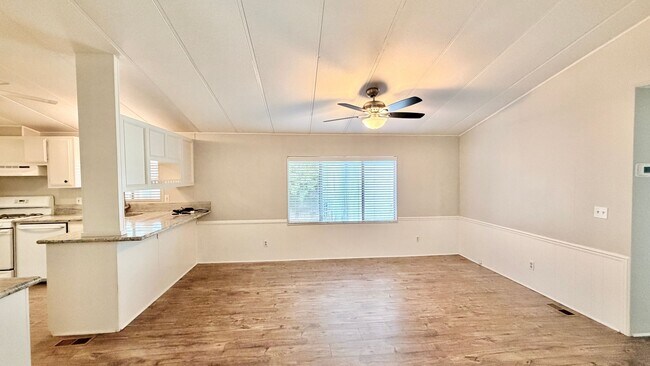 Building Photo - 33259 Homestead Ln