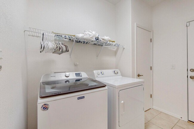 Building Photo - 3 bedroom, 2 1/2 Bath Pulte Ocotillo Model Home