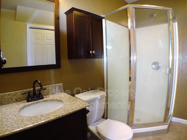 Building Photo - 2099 Hartford Dr