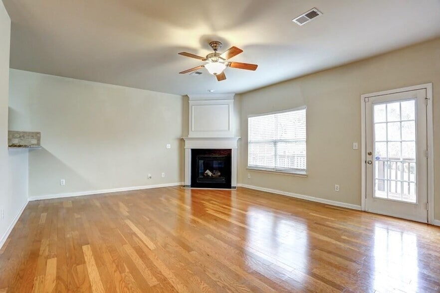 Building Photo - 5624 Moresby Ct