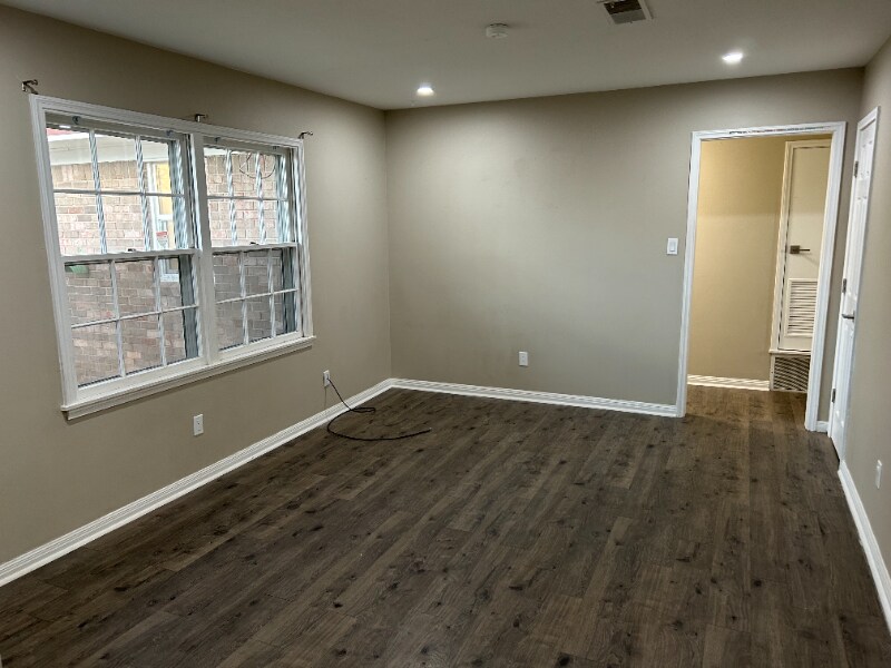 Building Photo - 5507 Floyd Ave