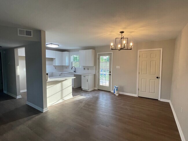 Building Photo - 2304 Loop Acres Rd