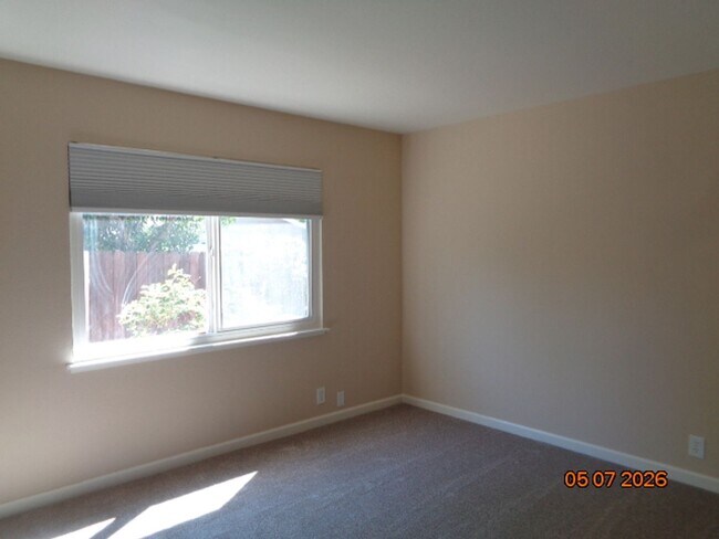 Building Photo - 449 Azalea Way