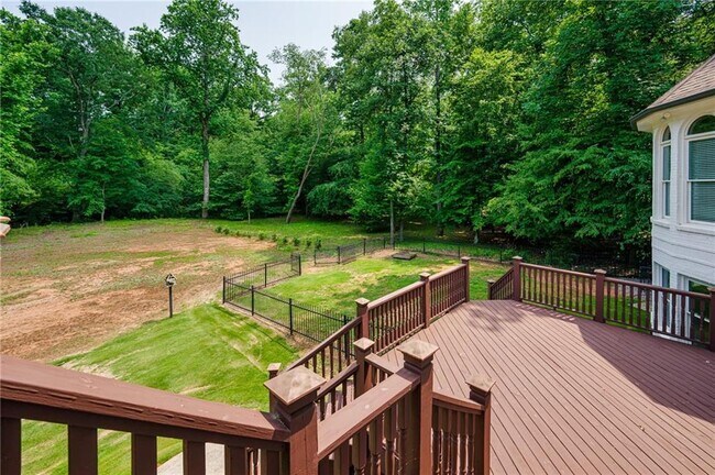 Building Photo - 105 Chablis Ct