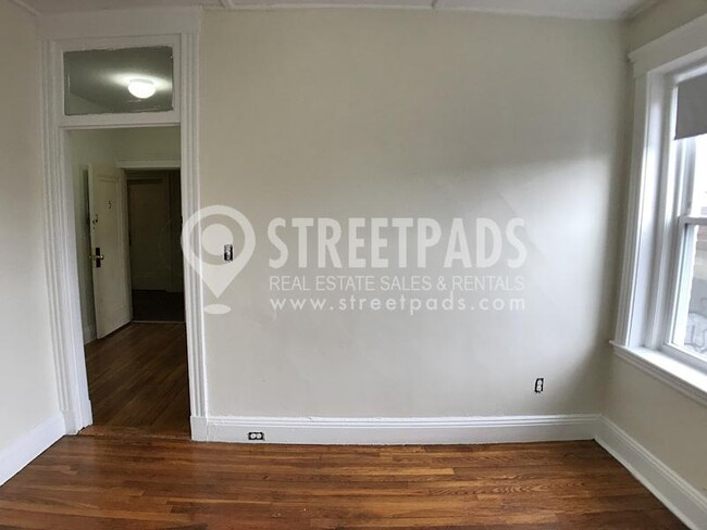 Building Photo - bedroom in Boston MA 02215