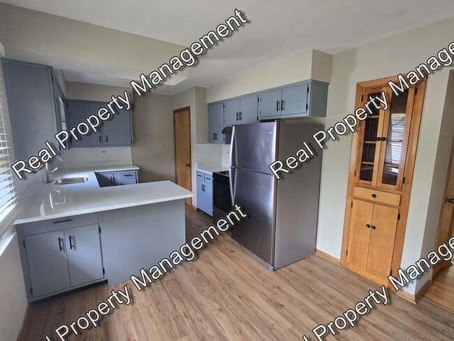 Building Photo - Three Bedroom Ranch