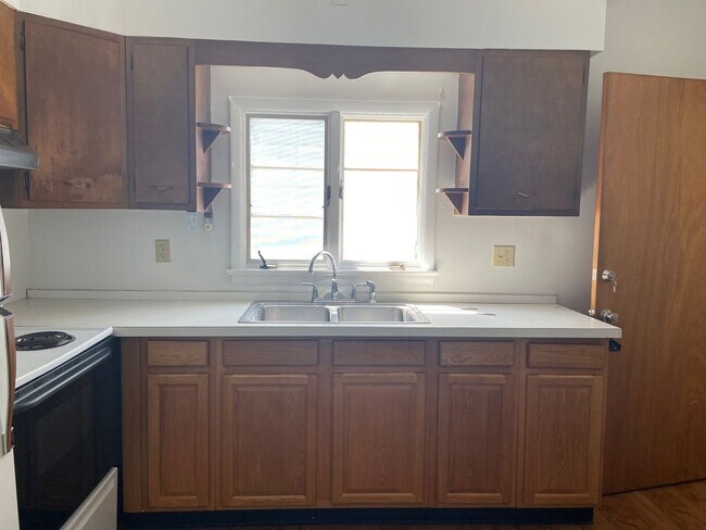 Building Photo - 232 W Catawissa St