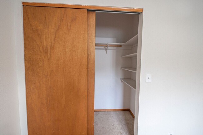 Building Photo - Spacious 3-Bed Home in Hayden Lake with La...