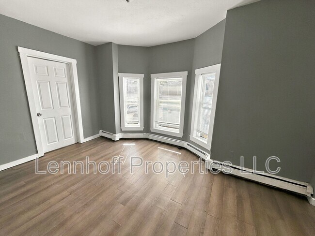 Building Photo - 142 Jewett St