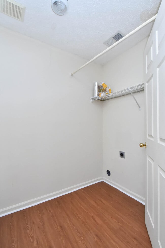 Building Photo - 537 Deaton Pl