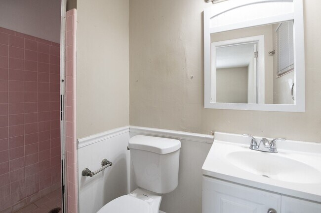 Building Photo - Great Florida Home with Garage in the Hear...