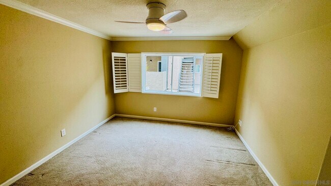 Building Photo - 7425 Charmant Dr