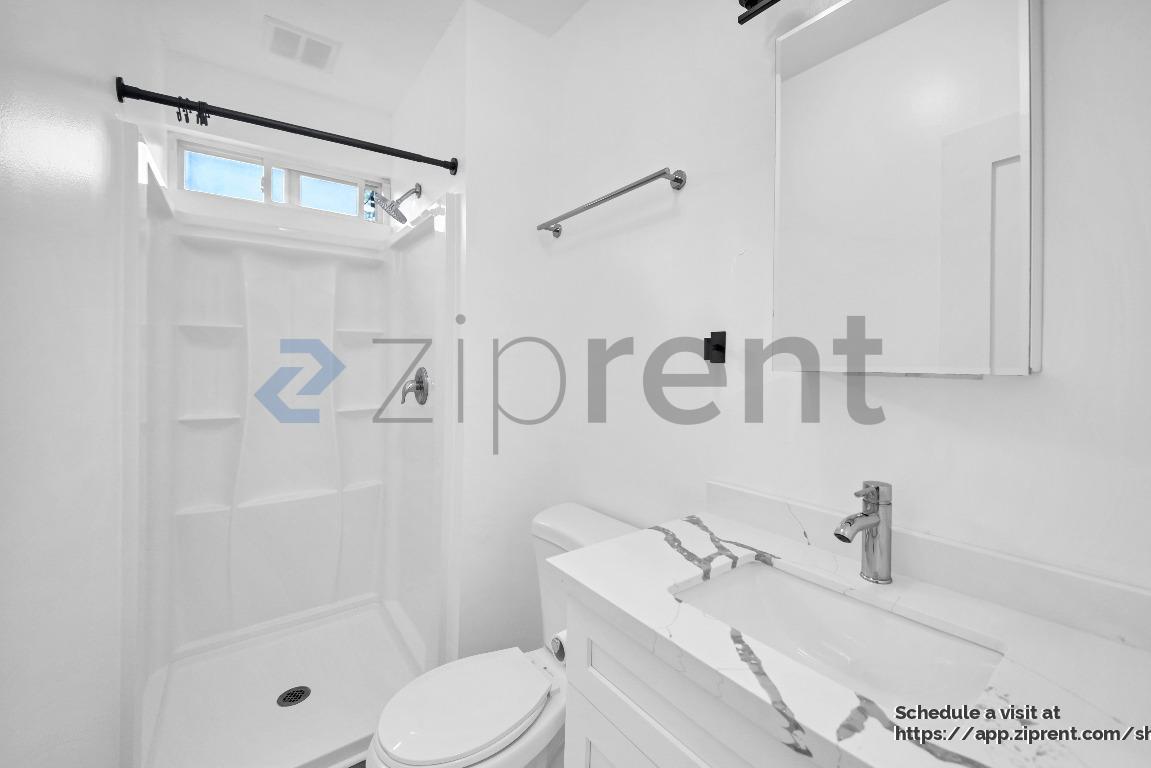 Building Photo - 5160 San Vicente Blvd