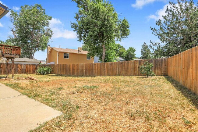 Building Photo - $2,595.00, 4 bed, 2 bath, located in Auror...